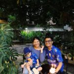 Keluarga Kecil sedang meerayakan ulang tahun di Kopi Subang beralamat di Kopi Qyanda